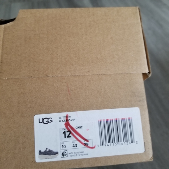 UGG CA805 ZIP Sneakers - Picture 9 of 9